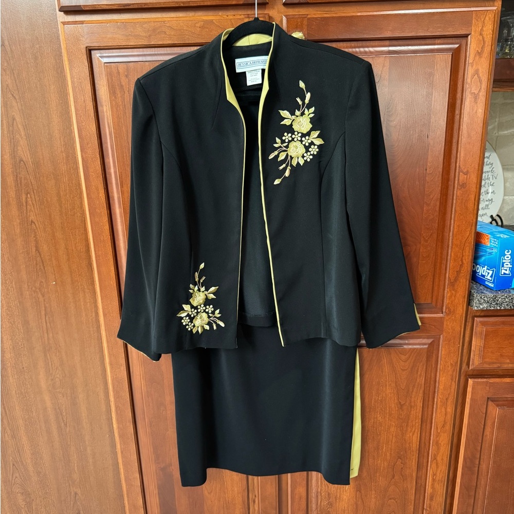 💛Jessica Howard Black and Gold Jacket and Skirt Ensemble, 16💛